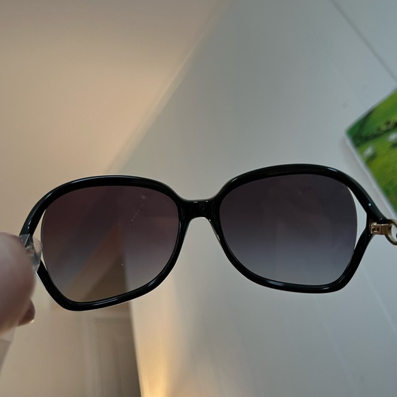 New with Tags Coach Black Kissing C Square Sunglasses with Case Below $19… - Picture 11 of 11
